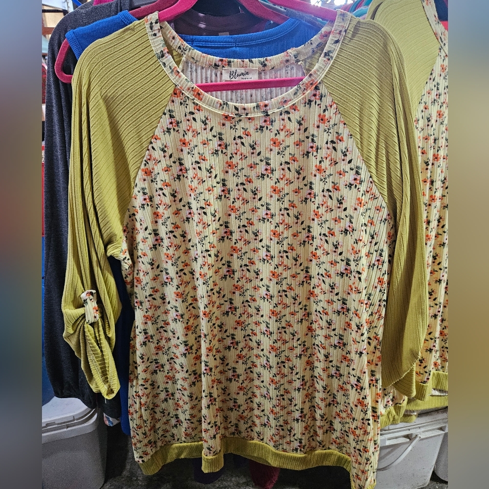 Blumin floral ribbed tunic top!